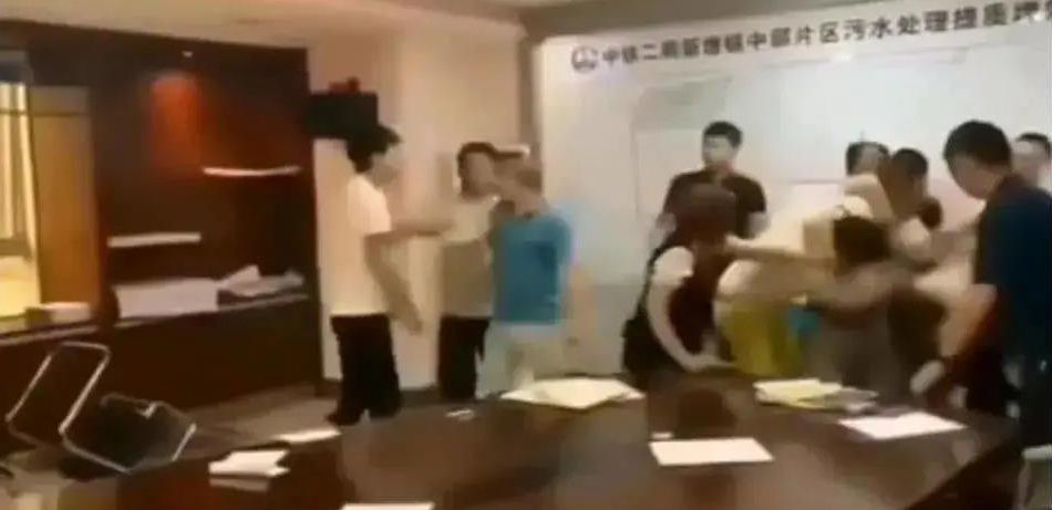 中鐵二局閥門投標(biāo)現(xiàn)場，報最低價者被“群揍”…咋回事？